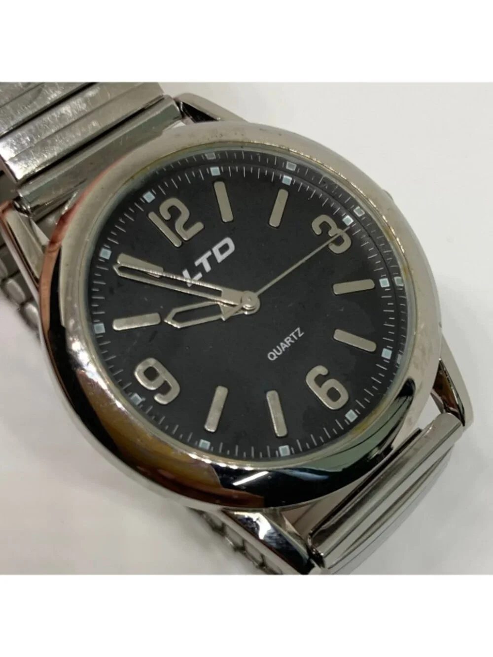 Ltd silver tone black dial quartz analog watch 35mm stretch band 6.5” running